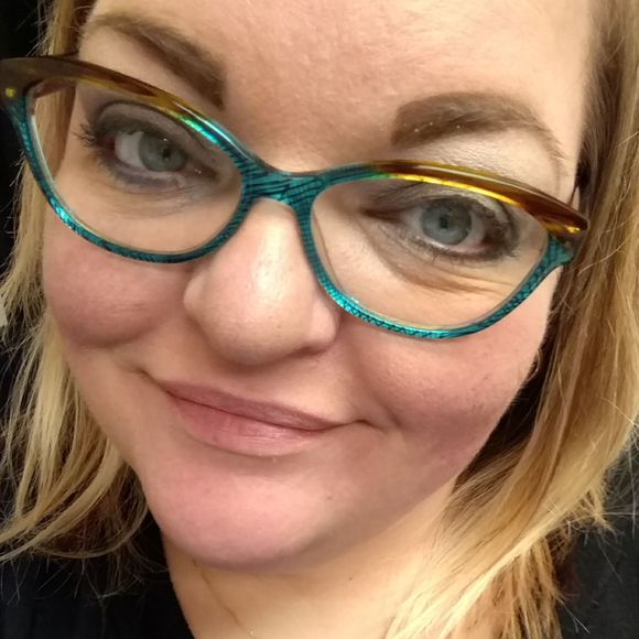 Meet your Posher, Kami - Picture 1 of 1